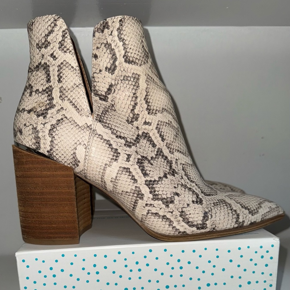 Kaylah Pointed Toe Bootie Snakeskin STEVE MADDEN Size 9.5 NWOT